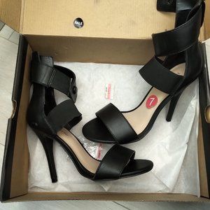 Le Chateau Leather Strappy Sandal